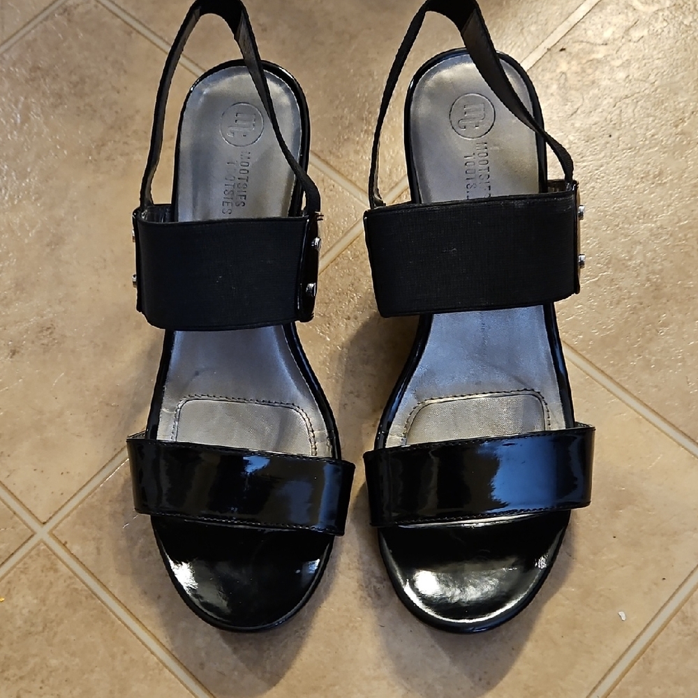 Mootsies Tootsies Black Sandals with Sleek Design